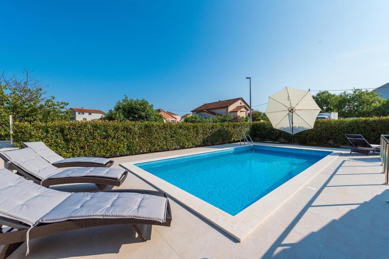 Villa Petra S Bazenom, Rostiljem I Parkingom Zadar Eksteriør bilde