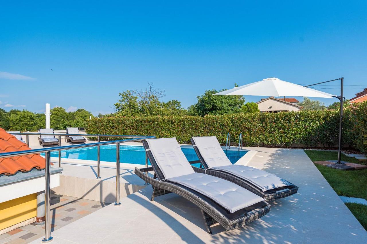 Villa Petra S Bazenom, Rostiljem I Parkingom Zadar Eksteriør bilde
