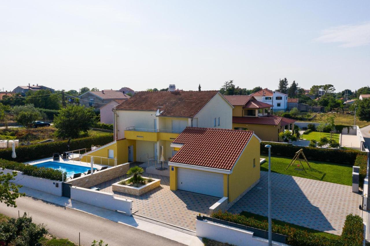 Villa Petra S Bazenom, Rostiljem I Parkingom Zadar Eksteriør bilde