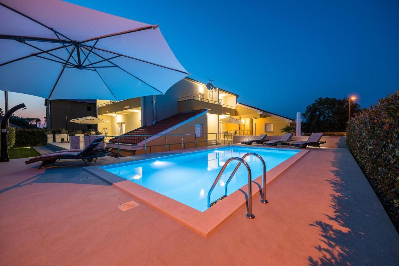 Villa Petra S Bazenom, Rostiljem I Parkingom Zadar Eksteriør bilde