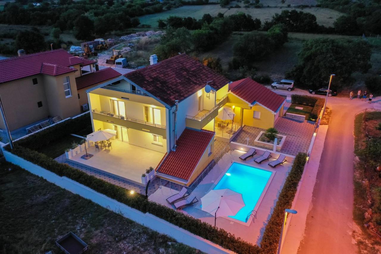 Villa Petra S Bazenom, Rostiljem I Parkingom Zadar Eksteriør bilde